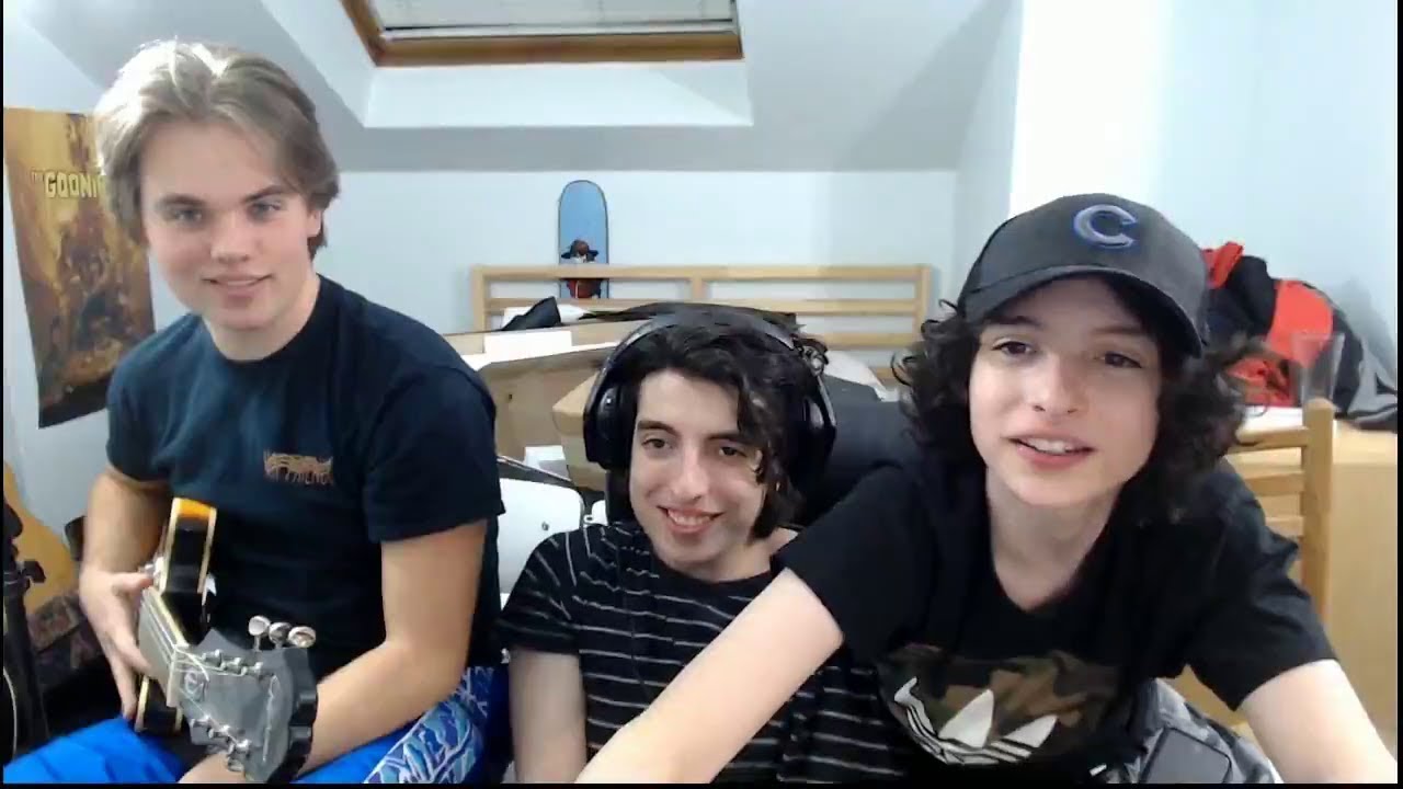 Finn Wolfhard, Nick Wolfhard Twitch Stream / 17 Dec 2017