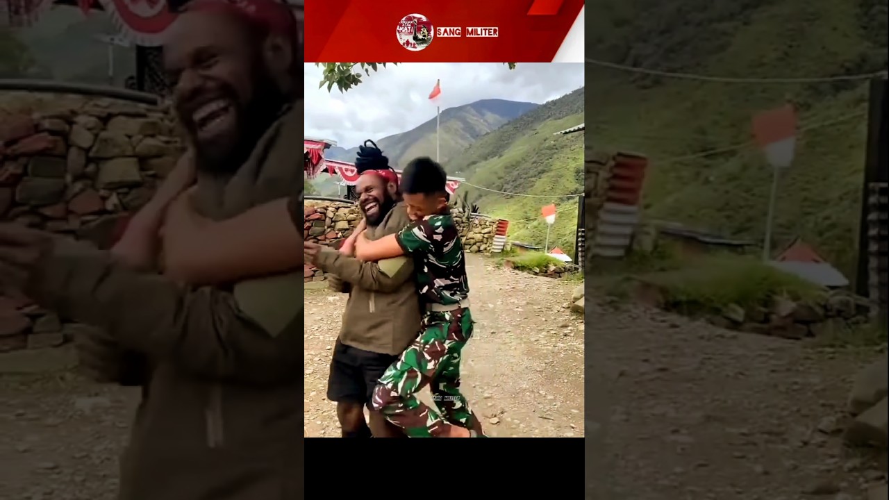 Kedekatan Anggota TNI Dan Warga Papua #shorts #tni #tnidipapua #tnidihutan