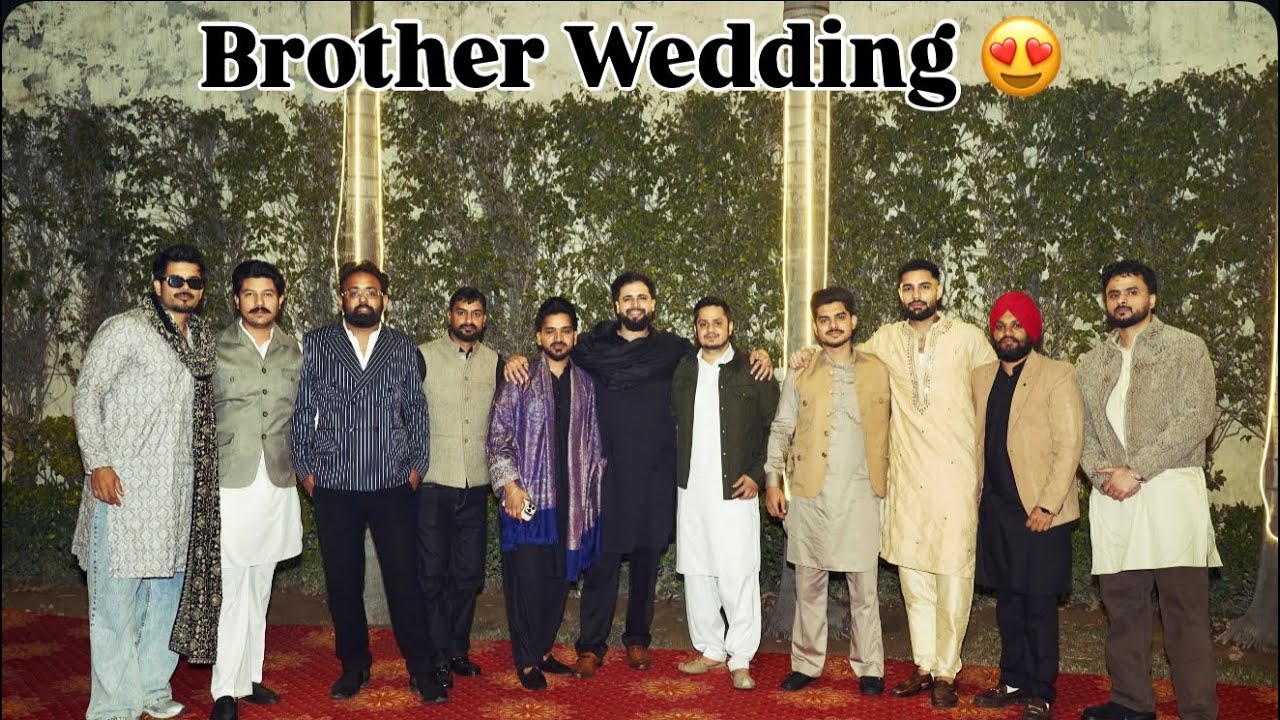 Bhai ki shaadi aur dost full form mein 💃🕺”