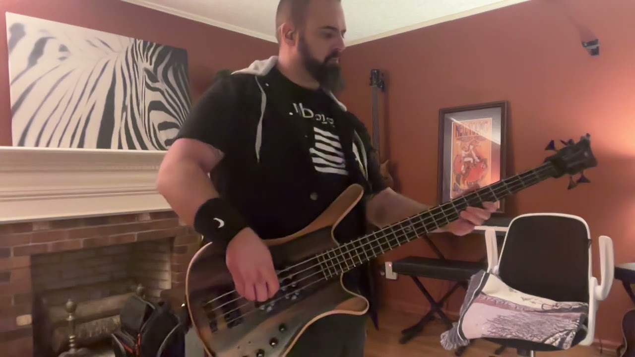 Molly Hatchet - Dreams I'll Never See (BASS COVER)