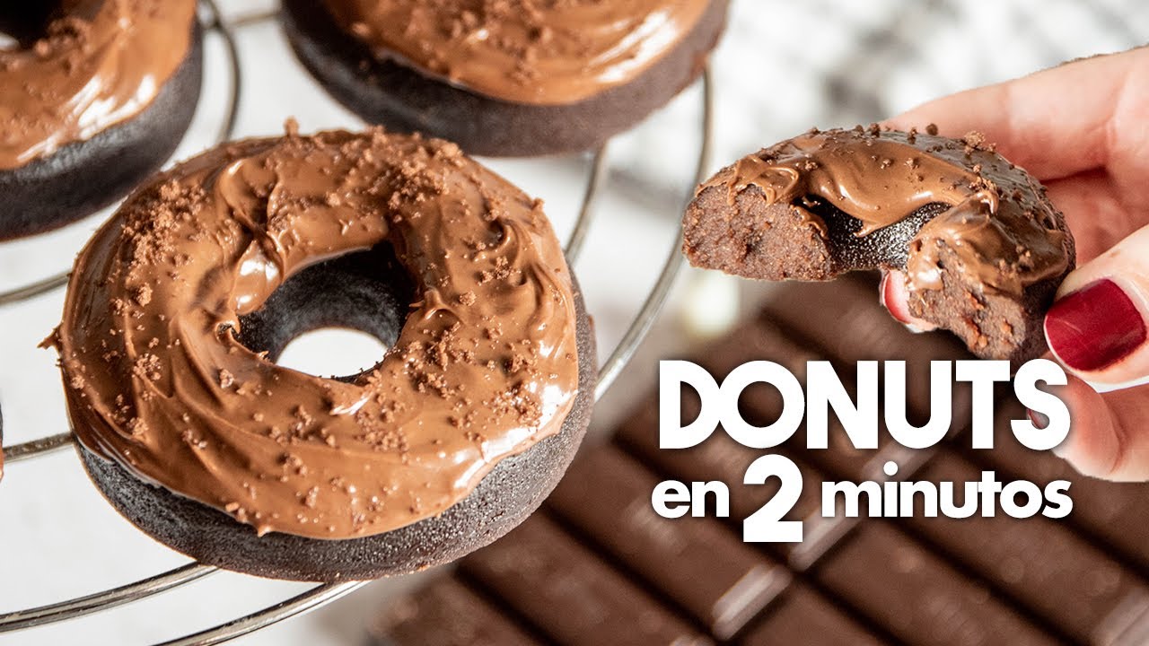 DONUTS en MICROONDAS con 2 INGREDIENTES 🍩 | Donas de Chocolate | Postres en Microondas