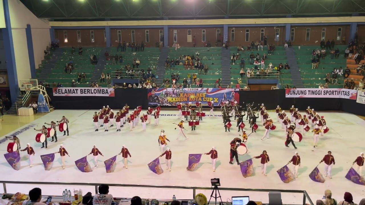 Penampilan Gita Mandala Bhakti SMKN 1 Geger dalam Lomba Drumband Kapolres Madiun Kota Cup X