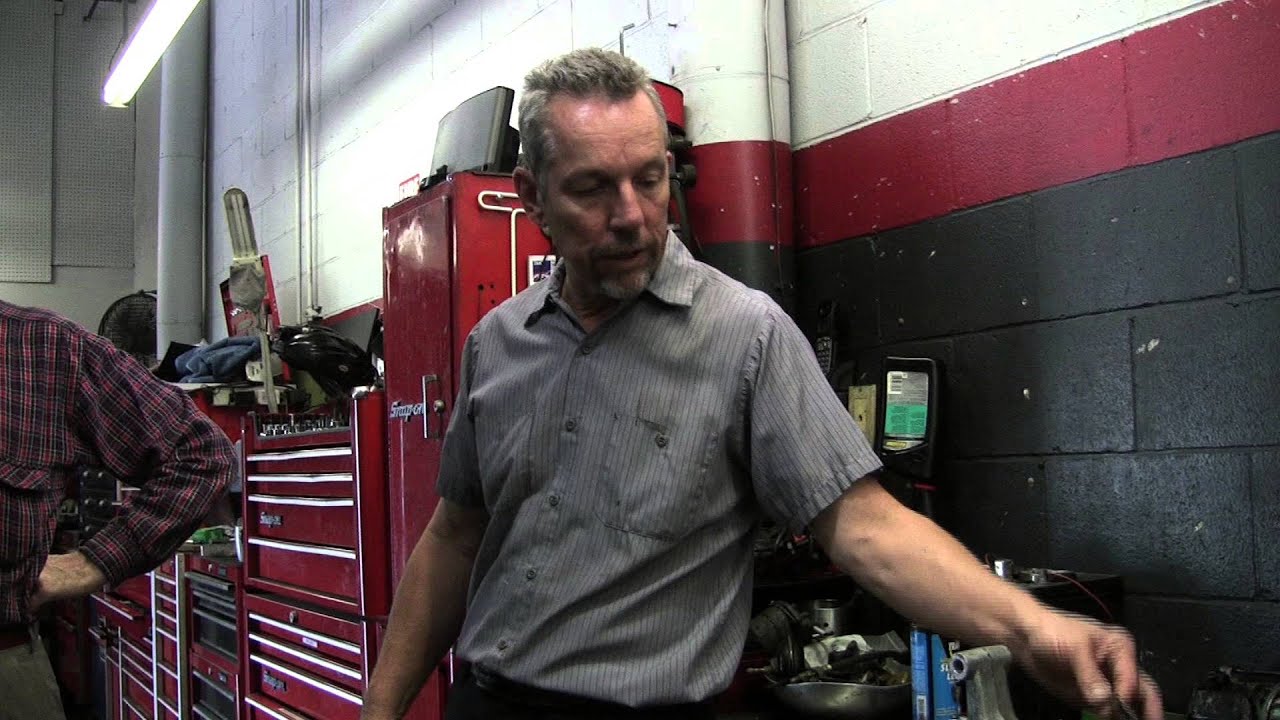 Rolls-Royce Silver Cloud rear shock reseal Part1 of 7