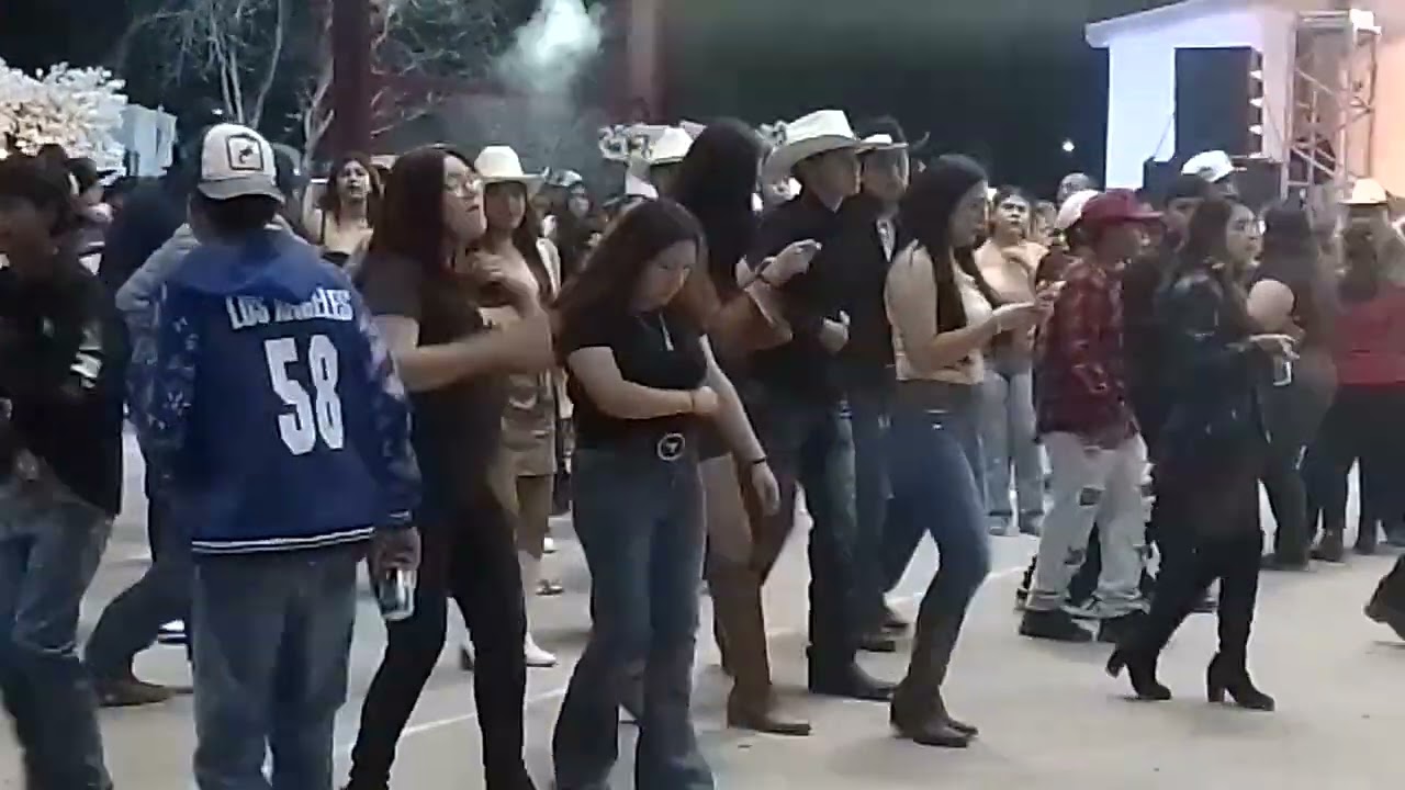 Baile en san José del aura con grupo flash