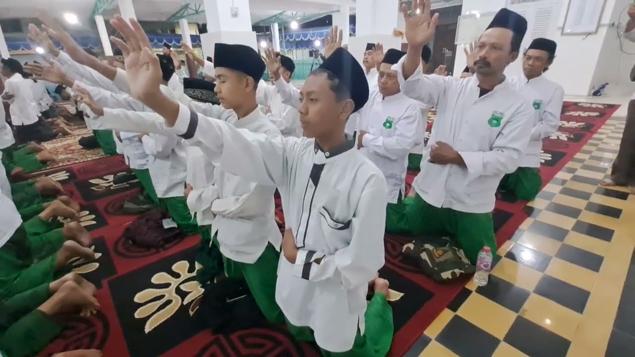 Sholawat klasik dan Hadrah ISHARI di Haul Mbah Sayyid Ali Asghor Ndresmo 2024