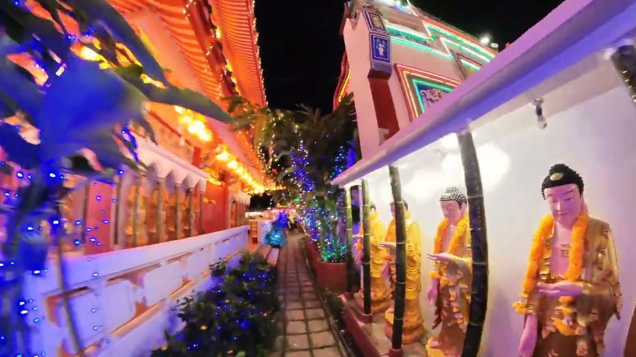 Kek Lok Si temple at night