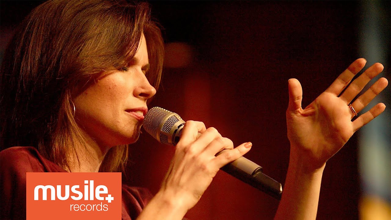 Vineyard - Mais Que Um Amigo (More Than a Friend) - Ao Vivo