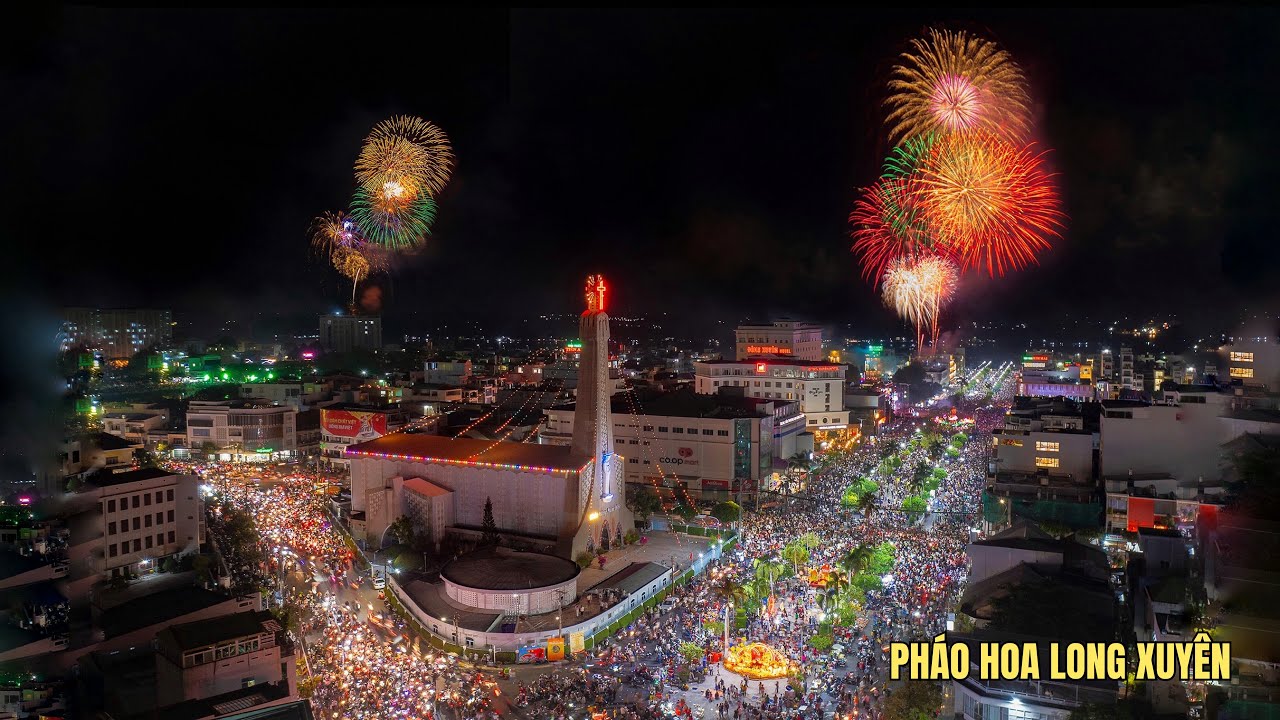 Flycam pháo hoa Long Xuyên tuyệt đẹp