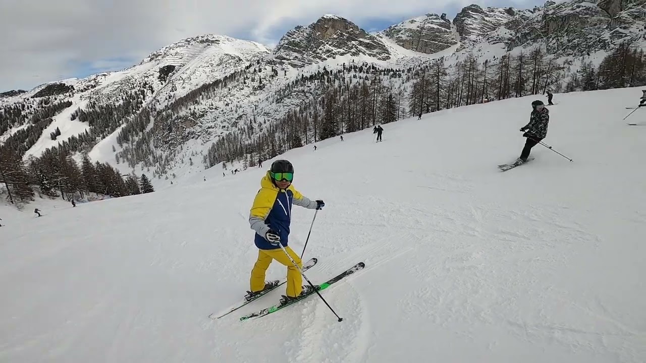 Skiing in Axamer Lizum, Austria Slope 14Black to 1Blue and 1b Red