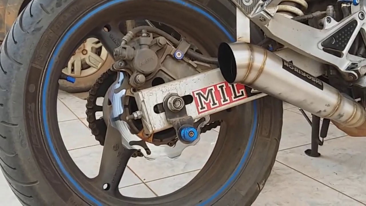 Trocando o escape da Hornet Carburada  / Megafone Noriyoshi / Charles Cristian Vlog