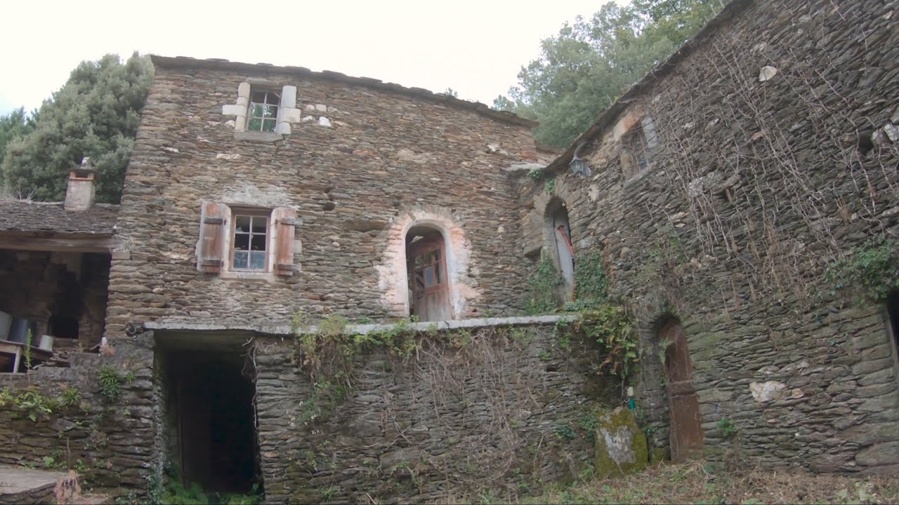 Magnificent old abandoned farming estate left to slowly collapse (Cevennes, France)