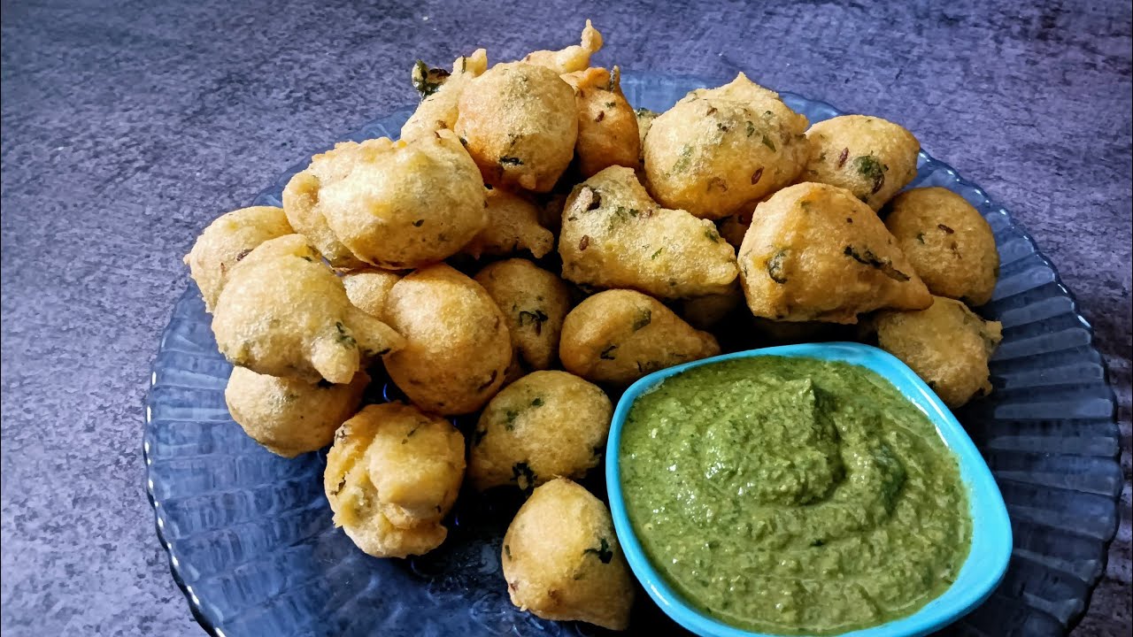 Moong Dal Pakoda & Chutney