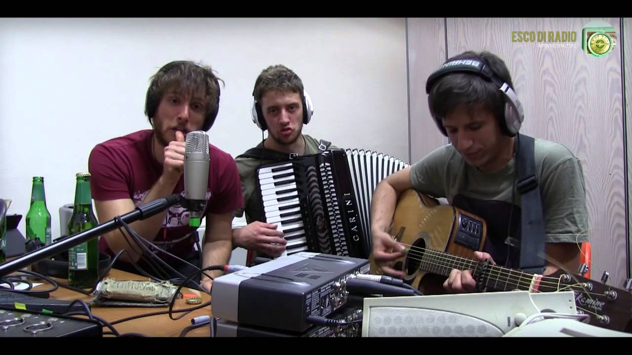 Eugenio in Via di Gioia - Re fasullo d'Inghilterra (live @ Esco di Radio)