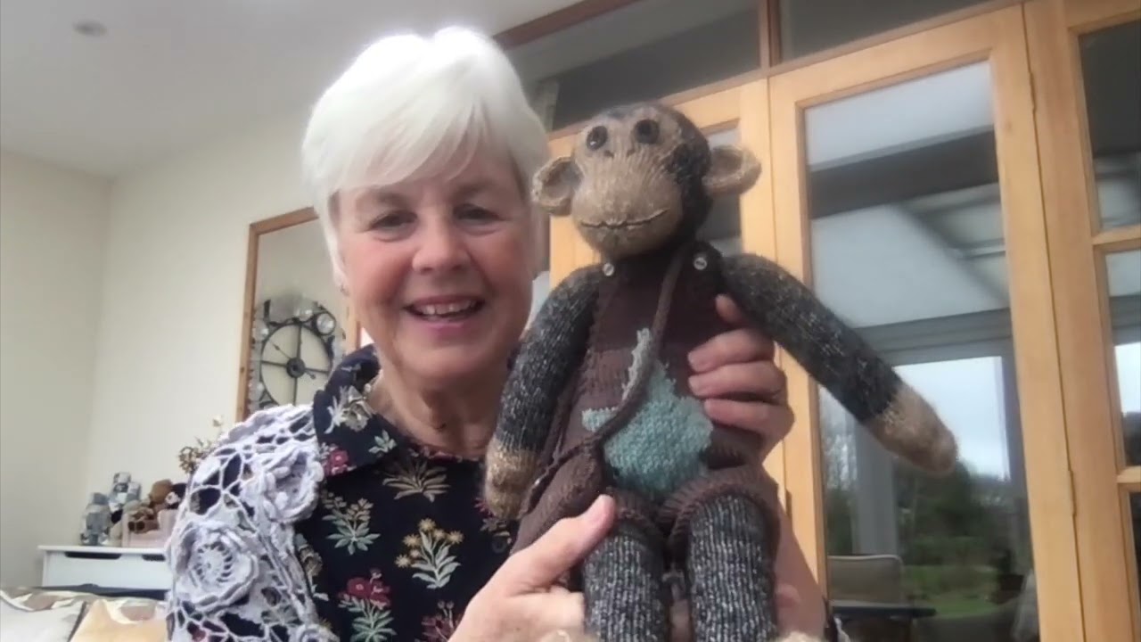 Episode 73A - I show you my knitted animals for the amigurumi book tag