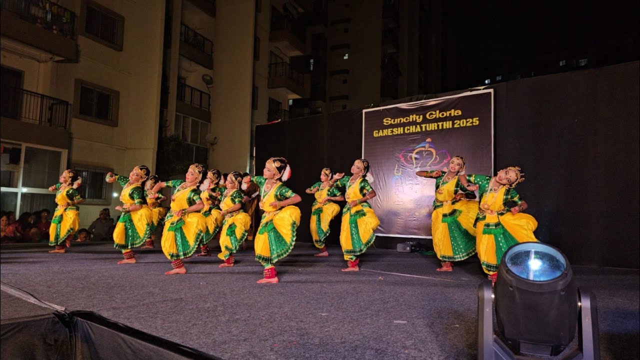 Bharatnatyam performance by Dhee dance academy kids -  Bomma bomma tha 