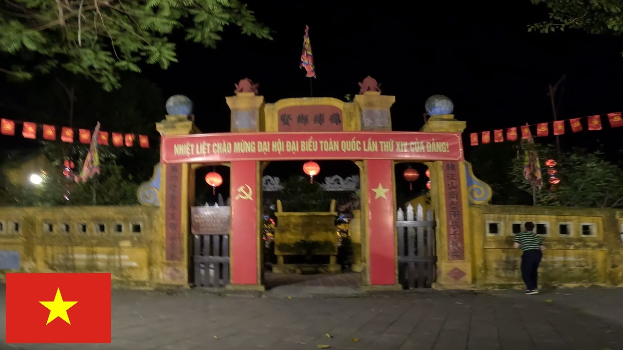 Eating Mì Quảng in Hội An, Vietnam