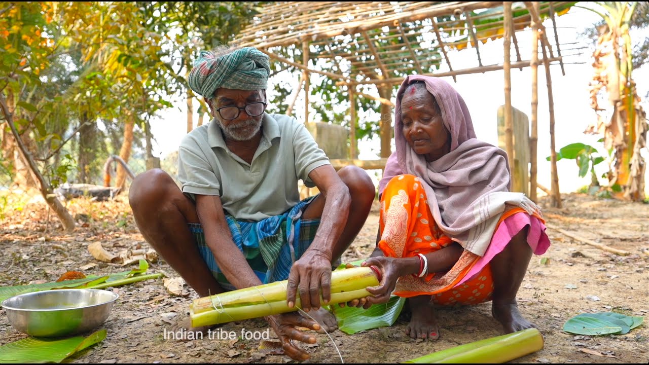 Dangerous Thuirga River Fish Recipe | Banana tree inside needle fish roasting by tribe old couple |
