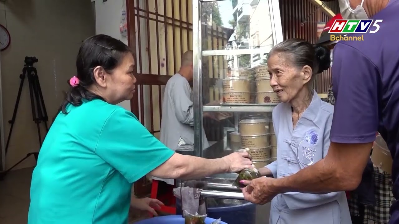 Bếp ăn từ tâm với những suất cơm ấm lòng