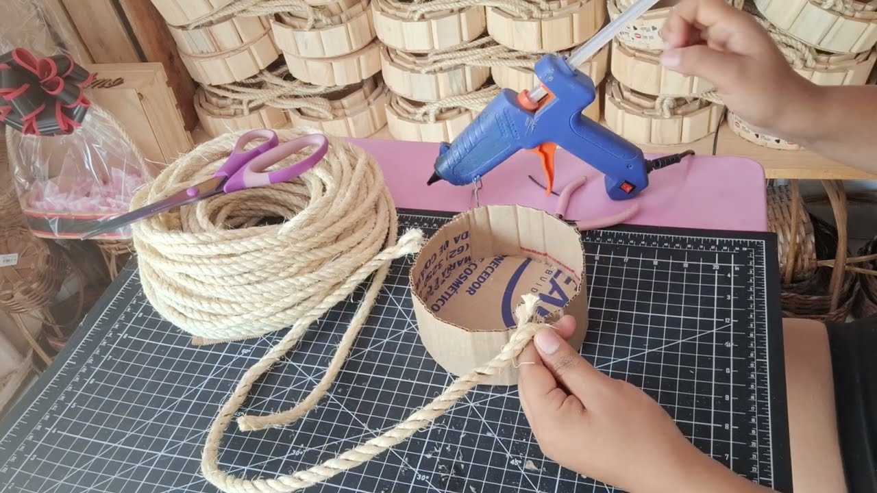 Passo a passo de cesta de papelão com alça de sisal - DIY Presentes