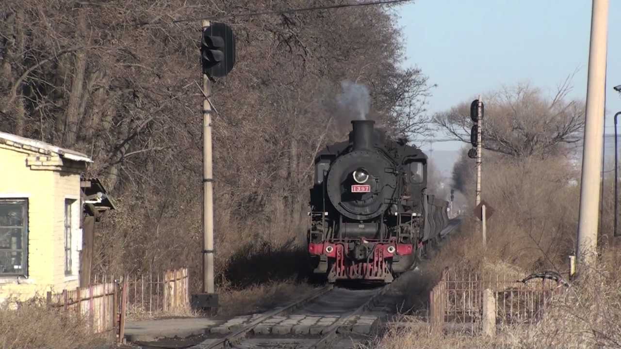 China - Fuxin 5 - Traditional Level Crossing - November 2012