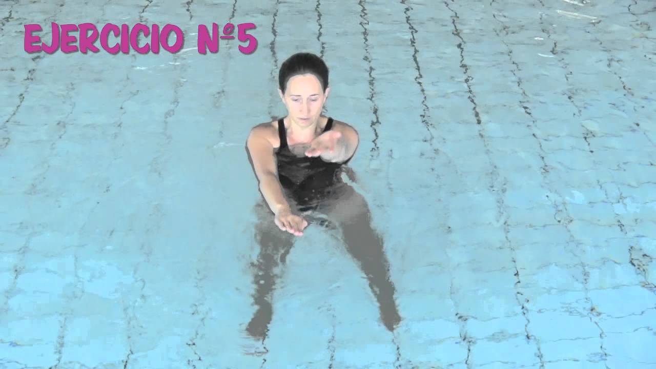 EJERCICIOS DE BRAZOS EN EL AGUA
