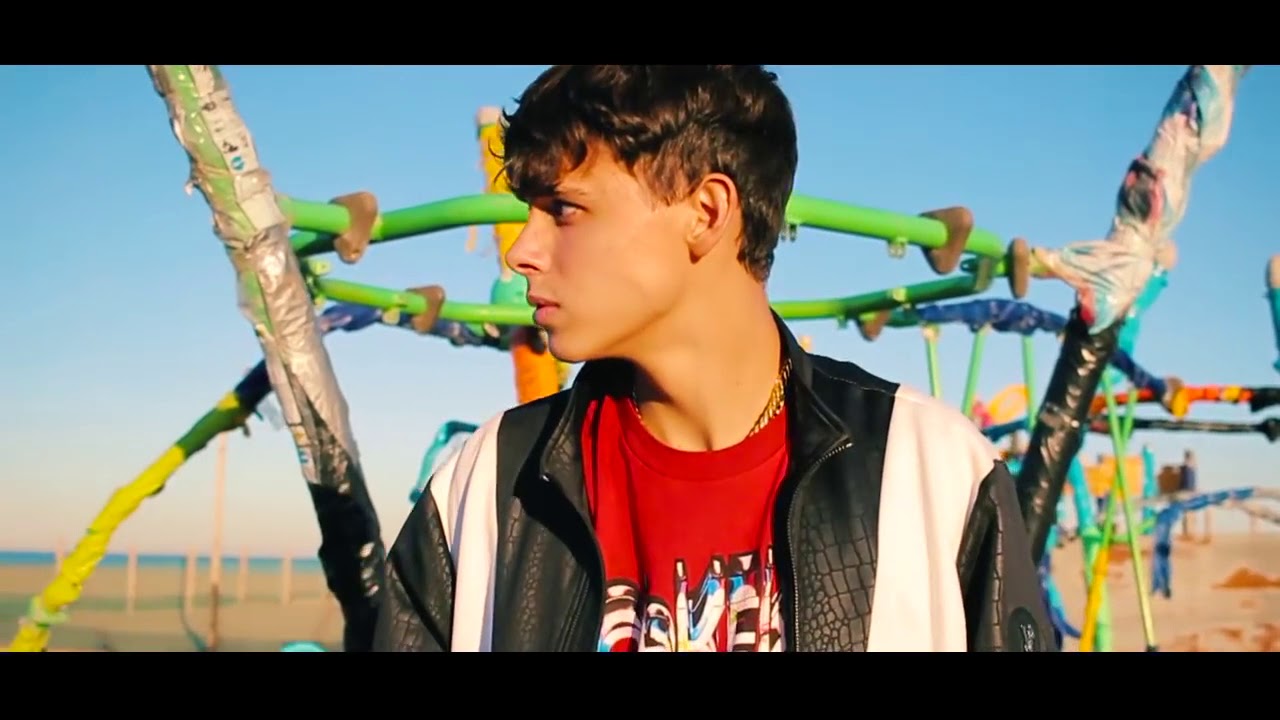 iPalBoy Siamo Troppo Fresh Official Music Video