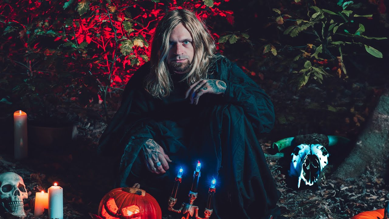 REDZED - HALLOWEEN GRAVEDIGGER