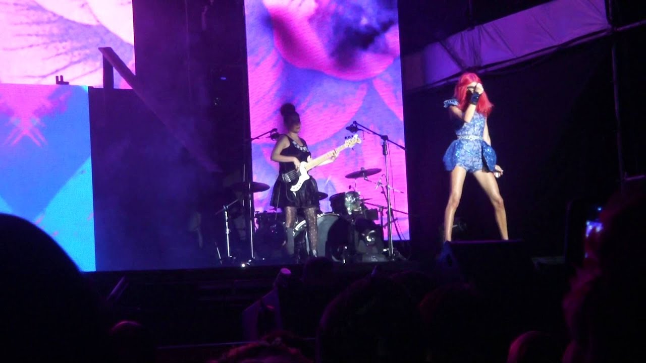 Underneath It All - Violetta Live- RD