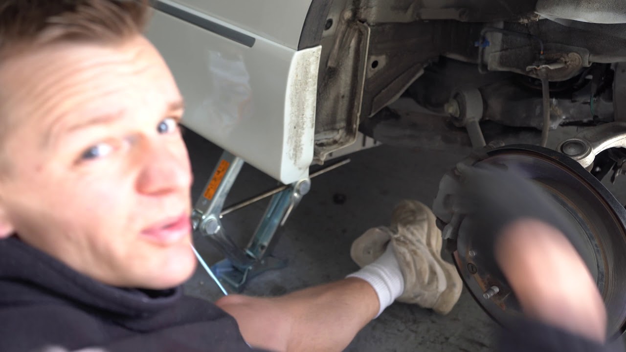 How To Fix/Repair/Replace Rear Struts On 2012 Nissan Quest DIY