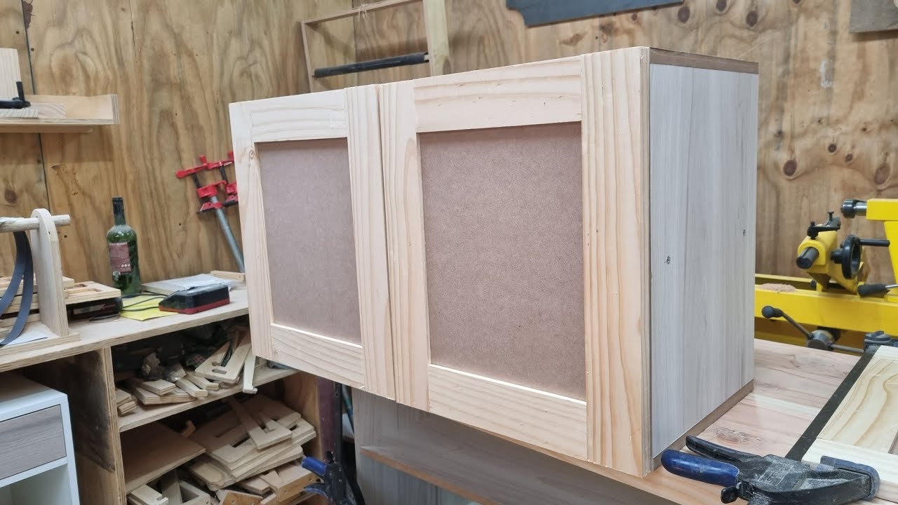 Hacer tus PUERTAS de cocina con marco de madera, hermosas y de forma sencilla.