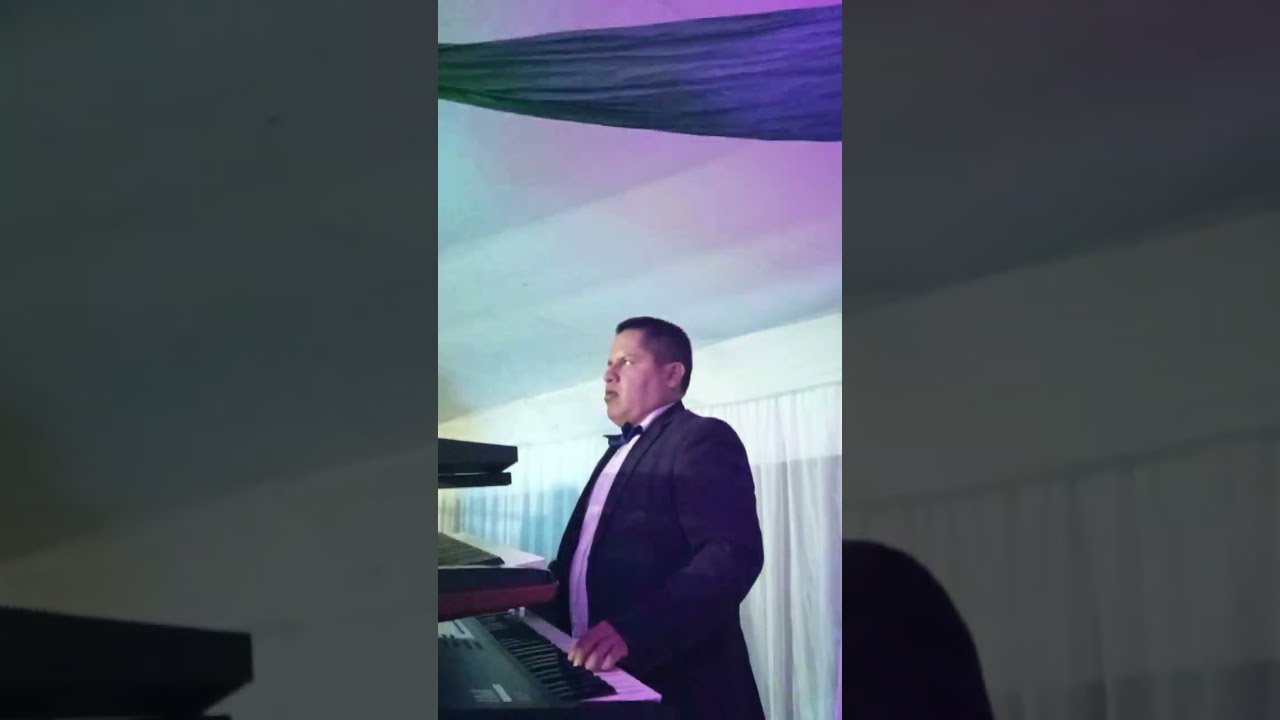 Desde Latacunga Ecuador compartiendo escenario musical junto a la dinastía en vivo solo éxitos 