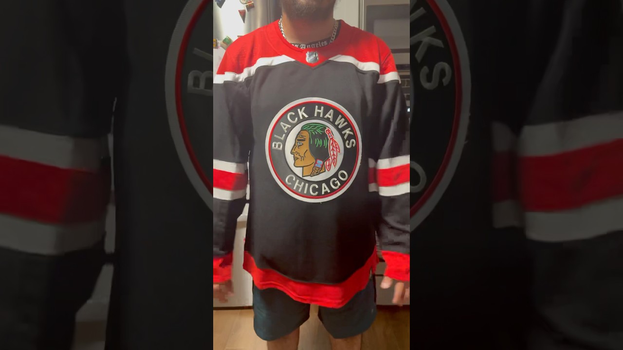 Chicago Blackhawks retro jersey size 52 #chicagoblackhawks #adidas #nhl #hockeyjerseys #shorts