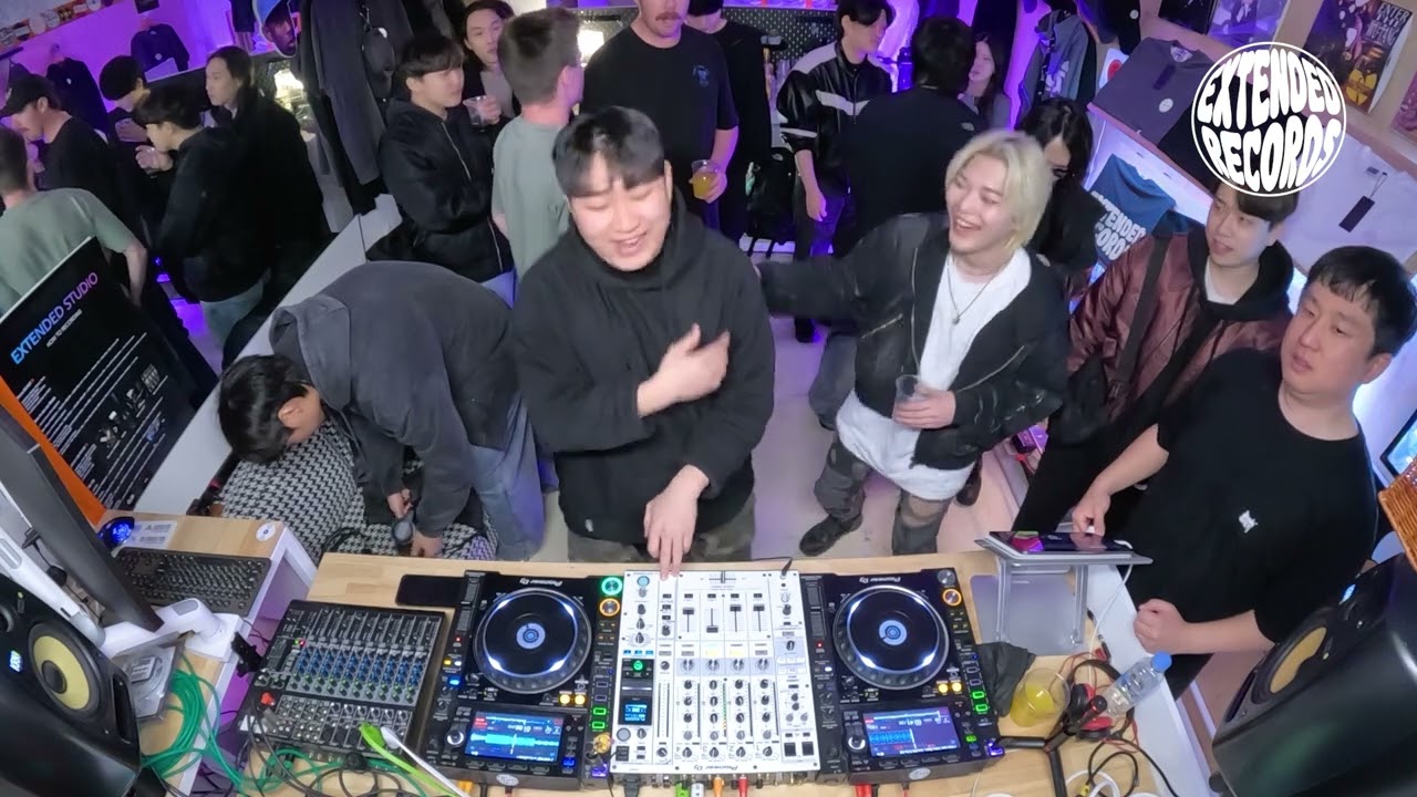 4URA / STARTRIP / EXTENDED RADIO