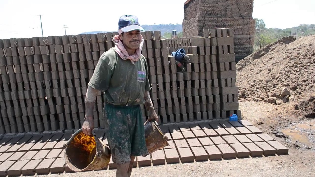 “Me gusta y lo hago bien”: ladrillero de Abasolo
