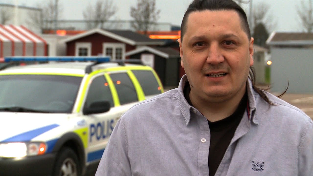 Han k&ouml;r runt med en falsk polisbil &ndash; helt lagligt