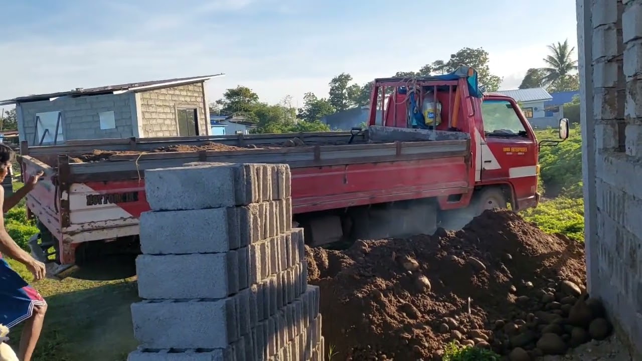 NAKAPASOK NA ANG TRUCK NA DEDELIVER NG MATERIALES SA BAHAY