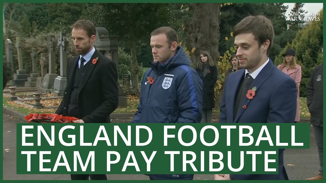 England Football team pay tribute at Commonwealth War Graves in Burton | #CWGC