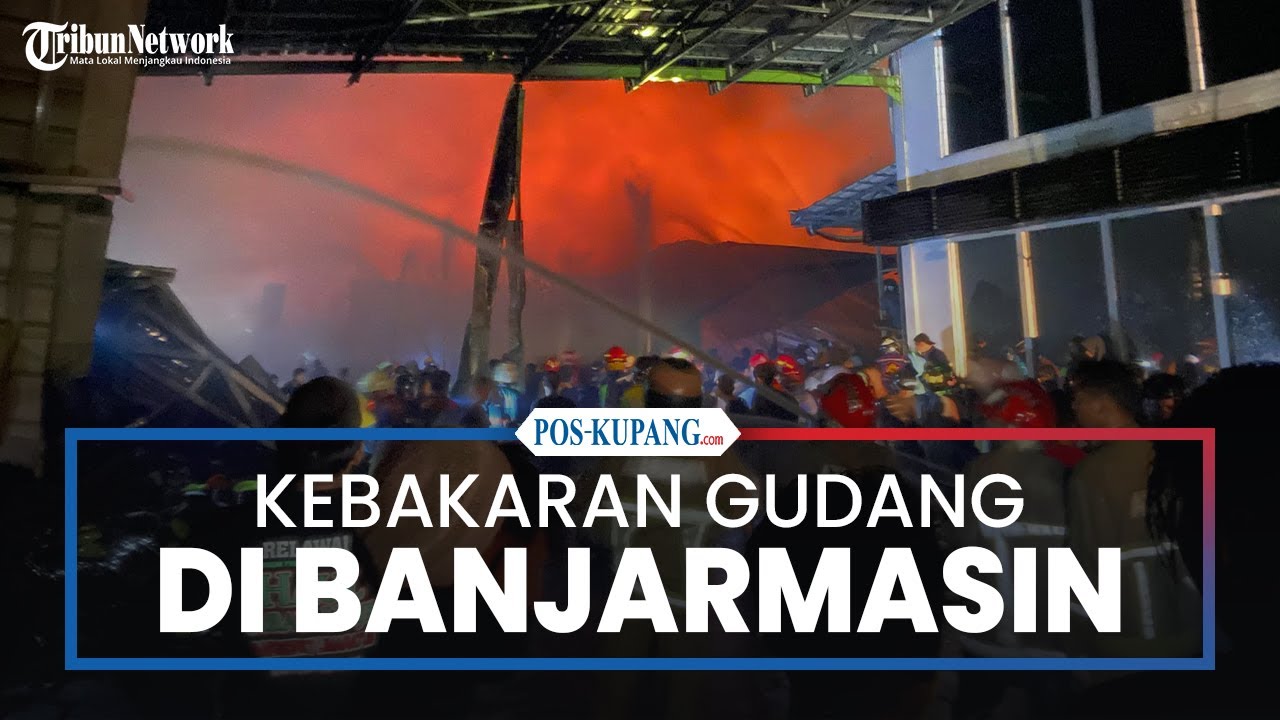 Kepulan Asap Pekat, Kebakaran Hebat Landa Gudang Golden10 Houseware di Belitung Darat Banjarmasin