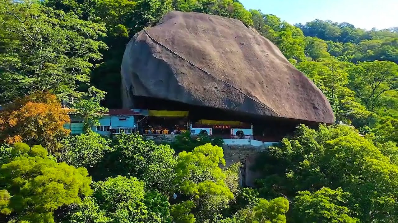 Temple under the boulder - Chaozhou Ganlu Temple【Curious China】