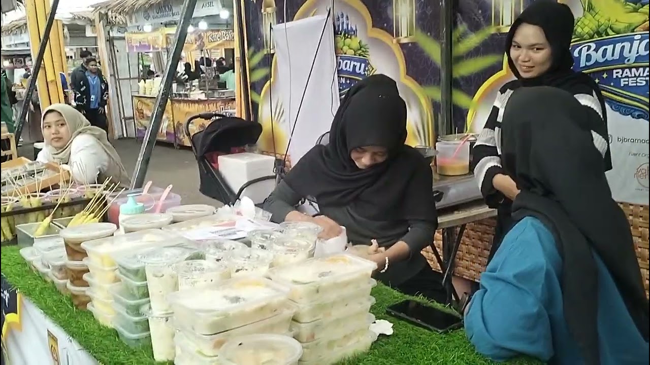 Jalan2 di Murjani lihat kuliner 😀😀😀