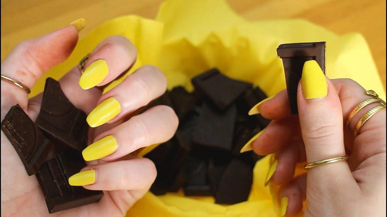 ASMR | Yellow nails and chocolate: tapping, scratching and breaking a chocolate bar!