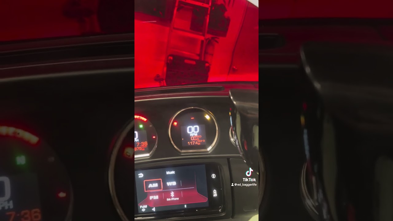 Dakota digital gauges on a street glide, some cool stuff!