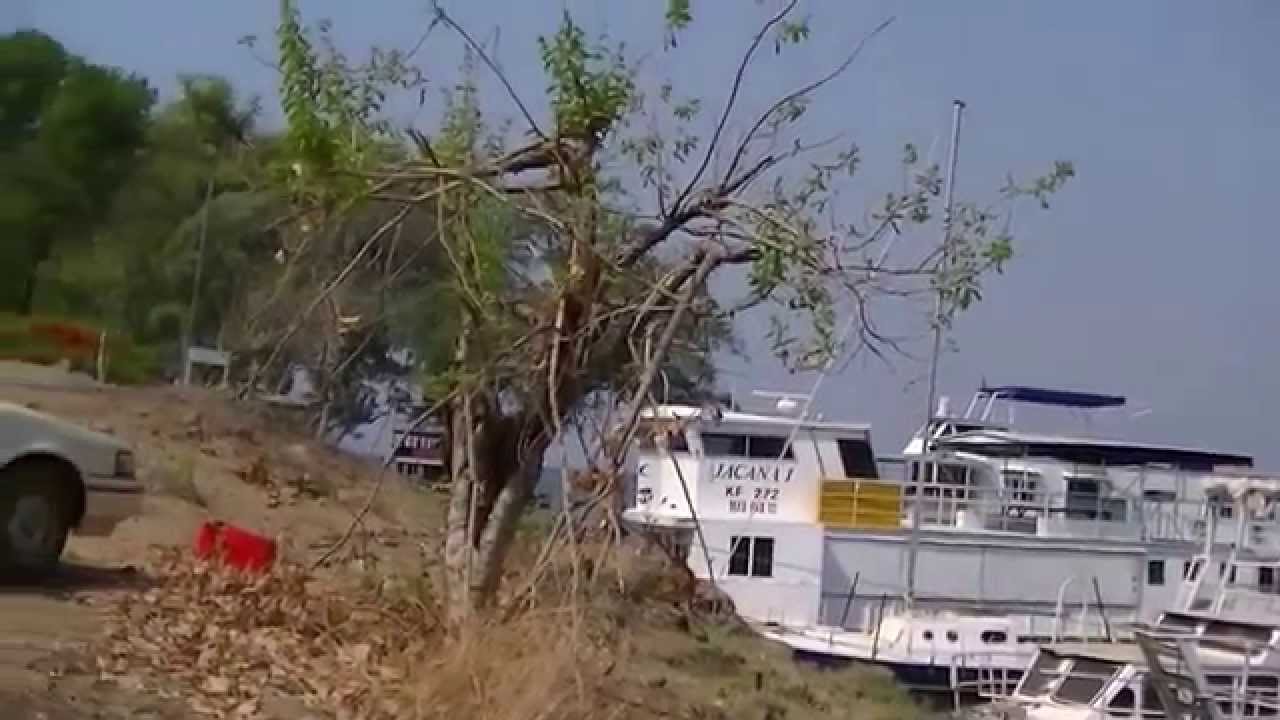 Kariba Choosing our boat 00075