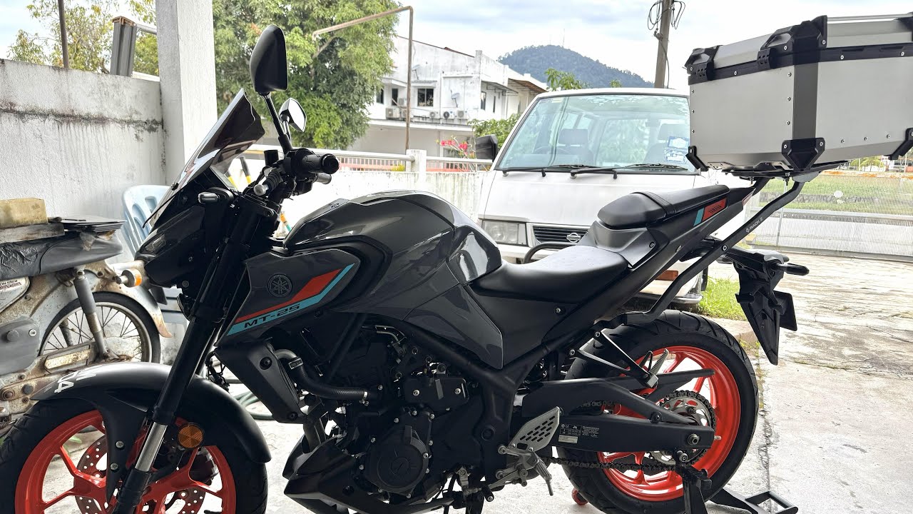 YAMAHA MT25 MonoRack And Box Install