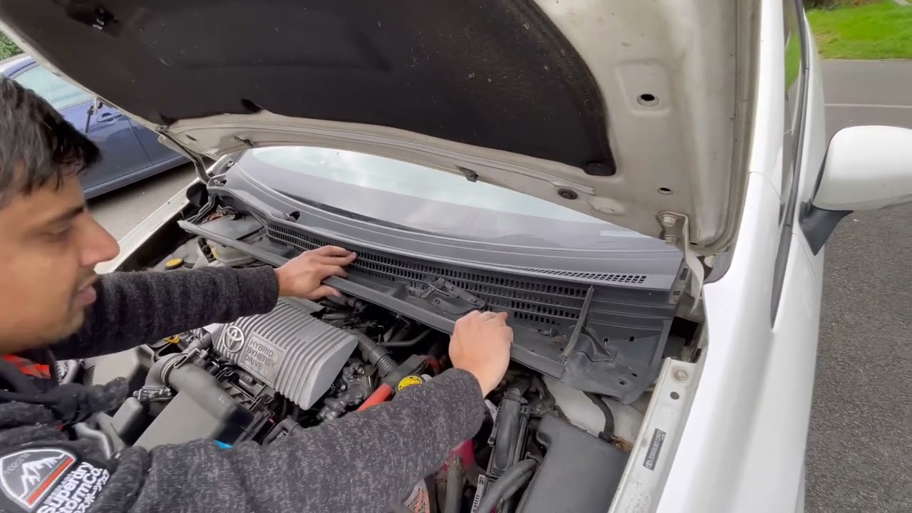 How to Change Windscreen Wiper Motor for Toyota Prius 2010-2015