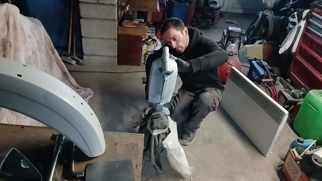 Le montage vidéo sur un téléphone c'est juste pas possible désolé...