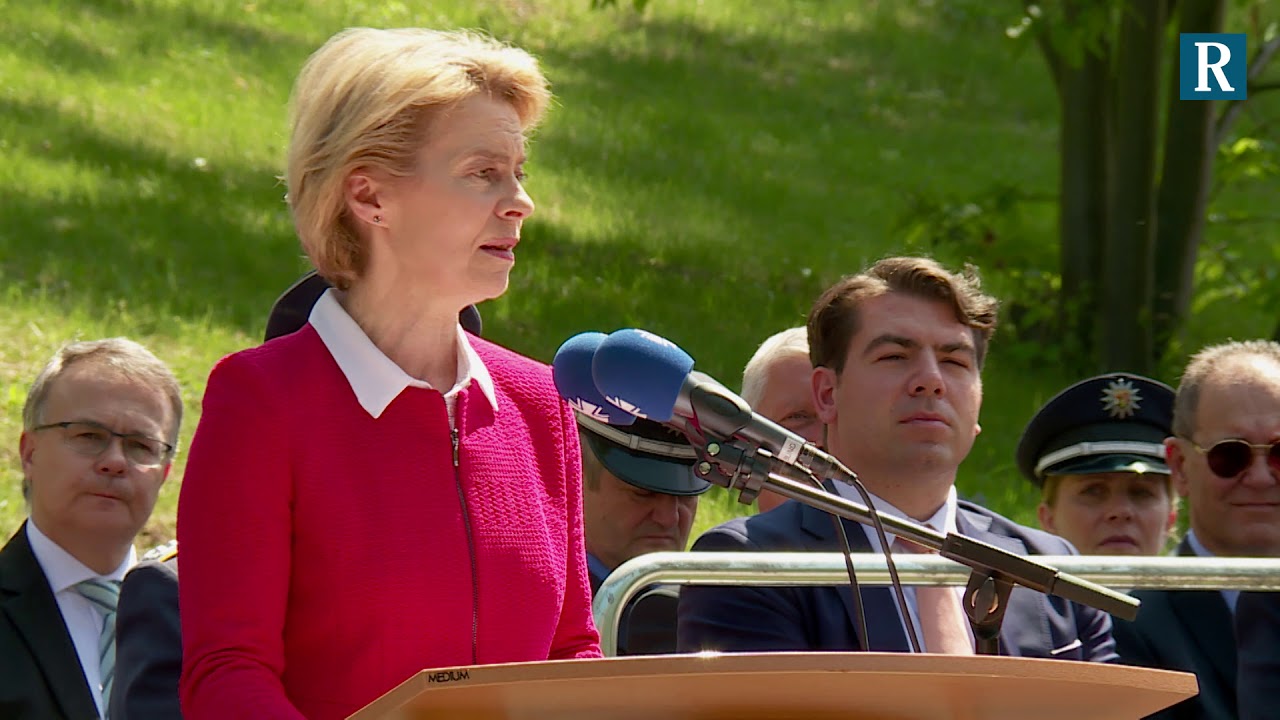 Gelöbnis auf dem Hambacher Schloss: Von der Leyen würdigt 193 Bundeswehr-Rekruten