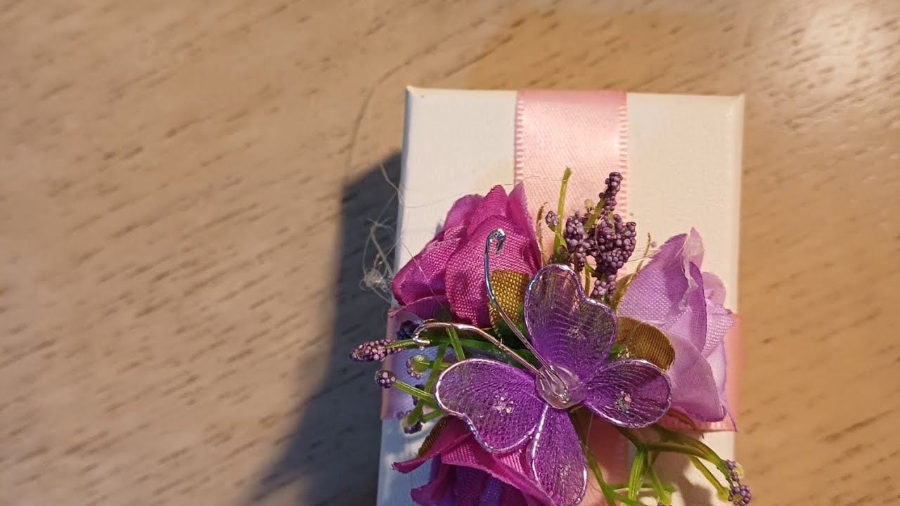 Let's decorate a box with flowers 