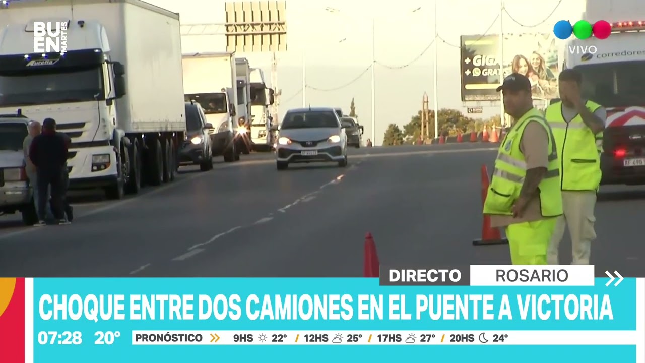 Choque entre dos camiones en el Puente Rosario-Victoria