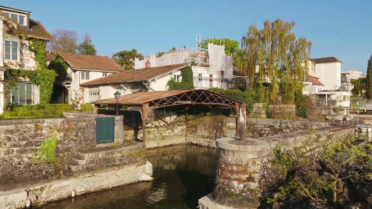 Versoix: Maison de charme pieds dans l’eau, avec port privé